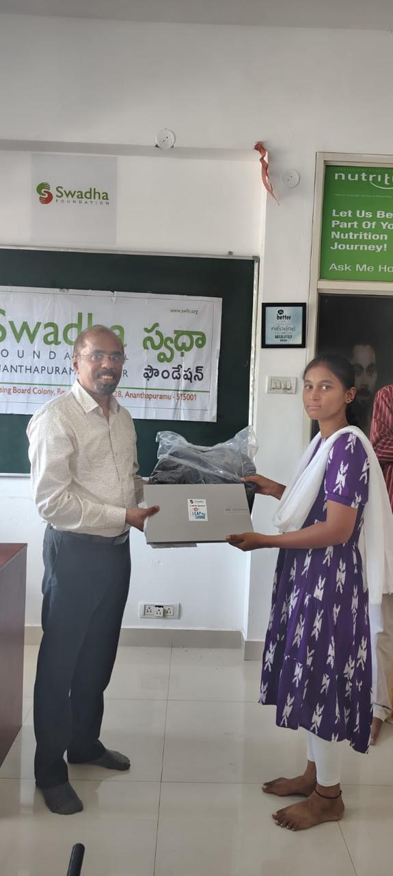 Laptop presentation to young scholar